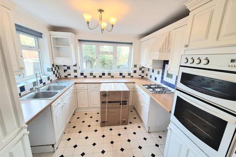 4 bedroom semi-detached house to rent, Hill Rise, Herts EN6