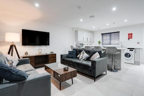 6 bedroom house to rent, Monica Grove, Manchester M19