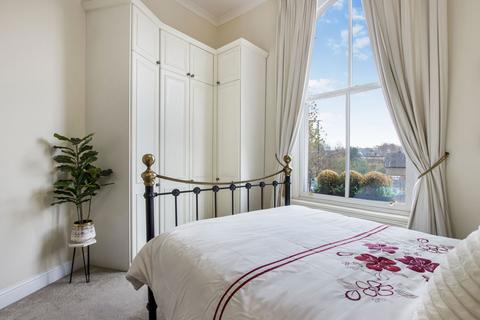 1 bedroom apartment for sale, North Side Wandsworth Common, London SW18
