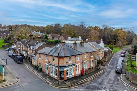 4 bedroom house for sale, Linkfield Street, Redhill
