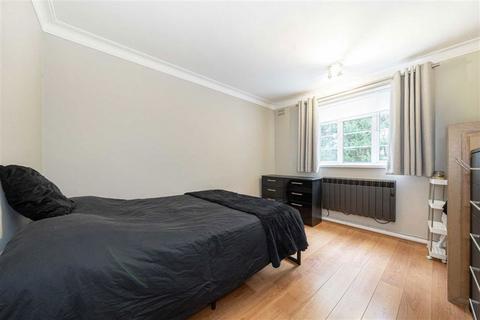 undefined, Park Road, Kingston Upon Thames KT1
