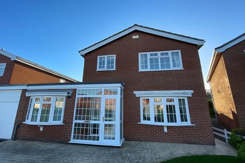 3 bedroom semi-detached house to rent, King George Court, Swansea
