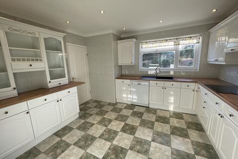 3 bedroom semi-detached house to rent, King George Court, Swansea