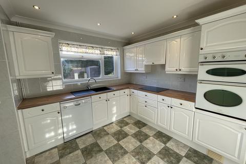 3 bedroom semi-detached house to rent, King George Court, Swansea