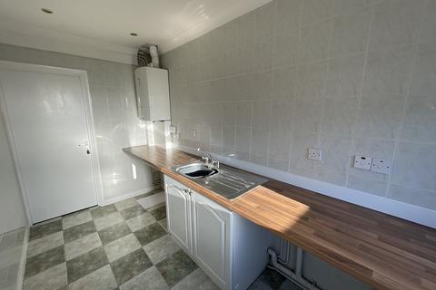 3 bedroom semi-detached house to rent, King George Court, Swansea