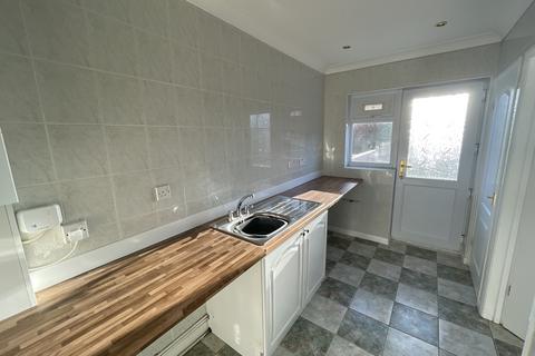 3 bedroom semi-detached house to rent, King George Court, Swansea