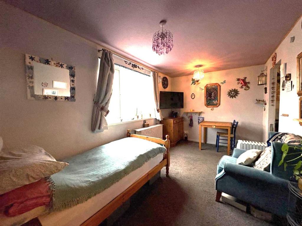 108 Valley Road 4 NEW.JPG