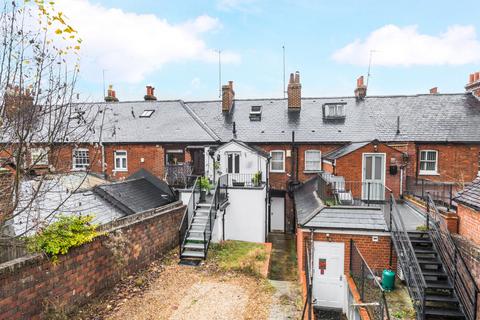 2 bedroom flat for sale, Pound Lane, Surrey GU7