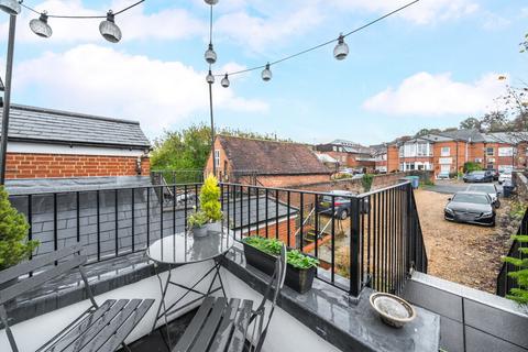 2 bedroom flat for sale, Pound Lane, Surrey GU7