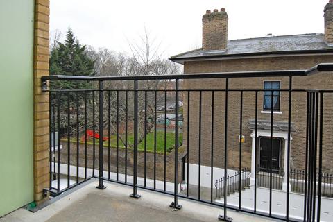 2 bedroom flat to rent, Edith Cavell House, London E14