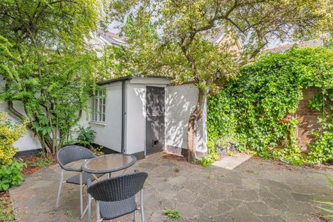 2 bedroom flat for sale, Earlsfield Road, London, SW18
