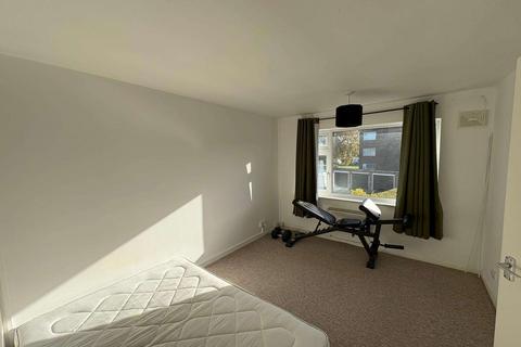 undefined, Luton LU2