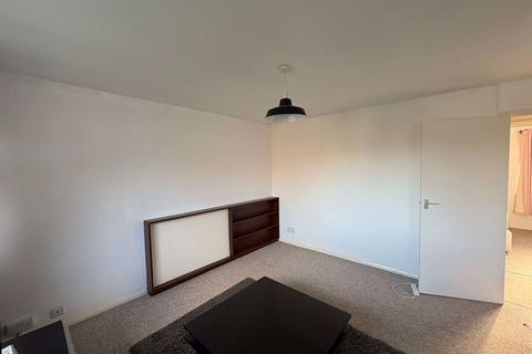 undefined, Luton LU2