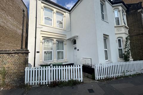 Oak Crescent, LONDON E16