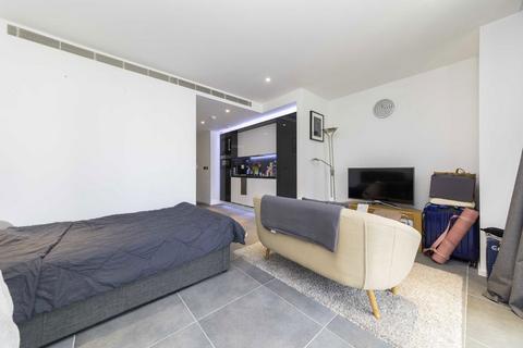 Studio to rent, Dollar Bay Place, London E14