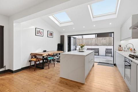Alma Crescent, Cheam, SM1