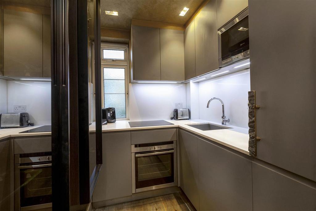 Kitchen 2.jpg