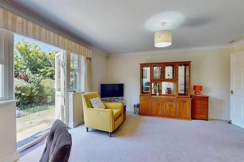 2 bedroom retirement property for sale, Draper Close, Isleworth, ., TW7 4SX