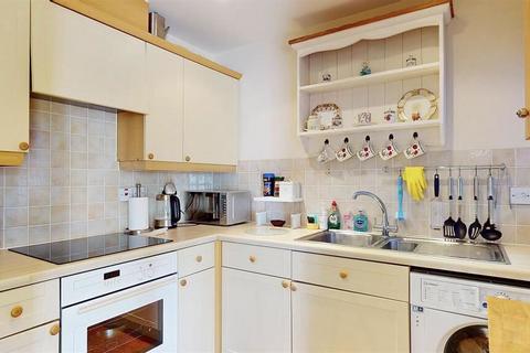 2 bedroom retirement property for sale, Draper Close, Isleworth, ., TW7 4SX