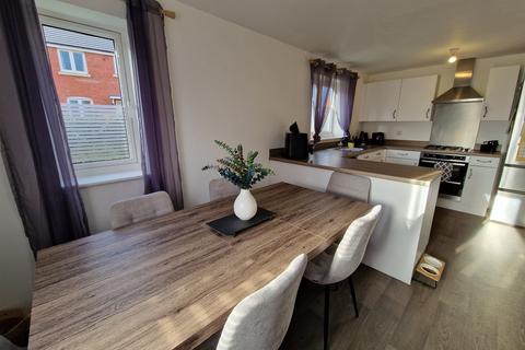 3 bedroom detached house to rent, Honeysuckle Court, Somerset TA5