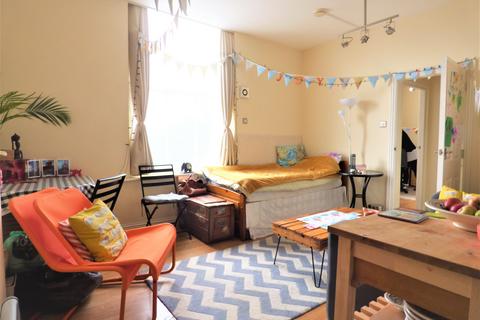 1 bedroom apartment to rent, Christopher Court, Surbiton KT6