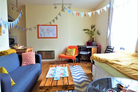 1 bedroom apartment to rent, Christopher Court, Surbiton KT6