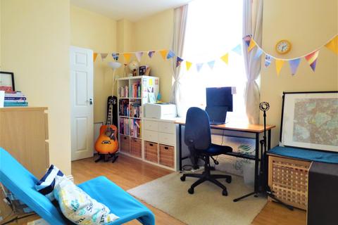 1 bedroom apartment to rent, Christopher Court, Surbiton KT6