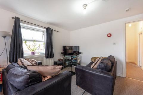 3 bedroom flat to rent, Horn Lane, Acton, London, W3