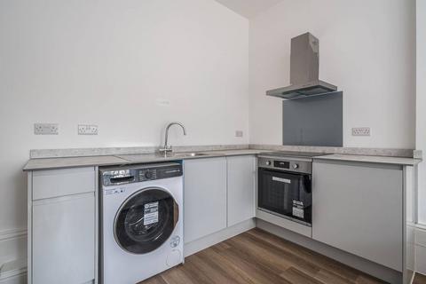 Studio to rent, Regents Square, Bloomsbury, London, WC1H