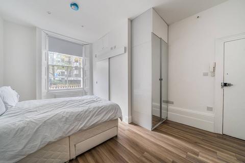 Studio to rent, Regents Square, Bloomsbury, London, WC1H