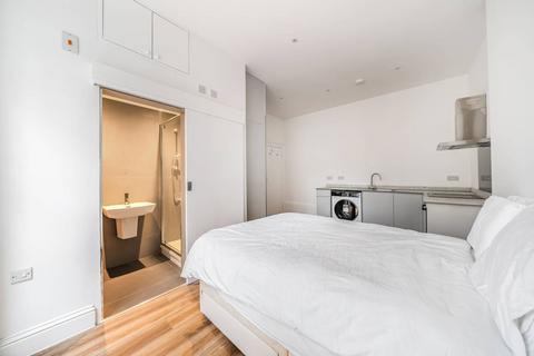 Studio to rent, Regents Square, Bloomsbury, London, WC1H