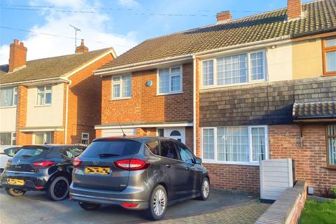 4 bedroom semi-detached house to rent, Rutland Avenue, Warwickshire CV10
