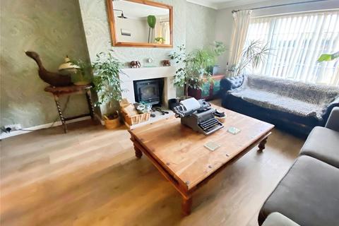 4 bedroom semi-detached house to rent, Rutland Avenue, Warwickshire CV10