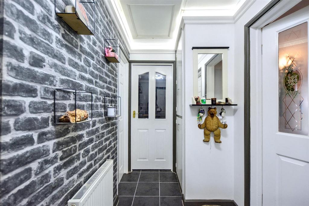 Hallway 2.jpeg