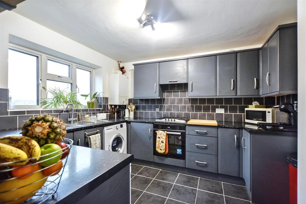 Kitchen 1.jpeg
