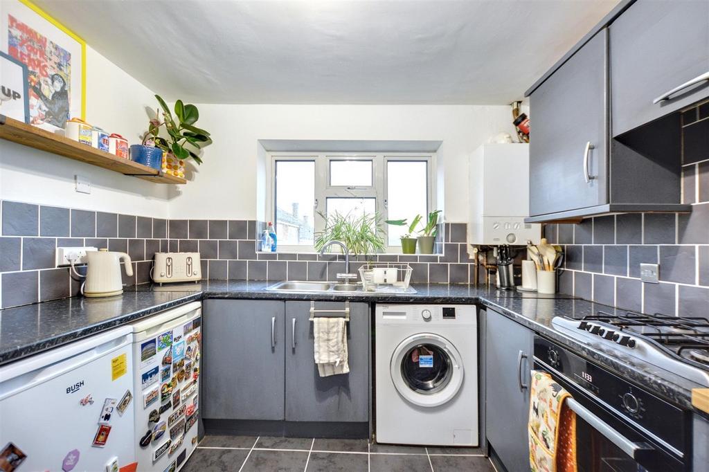 Kitchen 2.jpeg