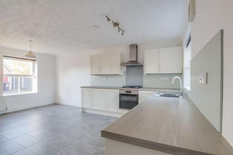 4 bedroom semi-detached house to rent, West End Close, Witchford, CB6