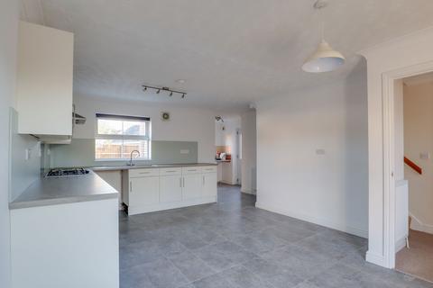 4 bedroom semi-detached house to rent, West End Close, Witchford, CB6