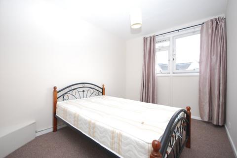 3 bedroom property to rent, Watford Close, London SW11