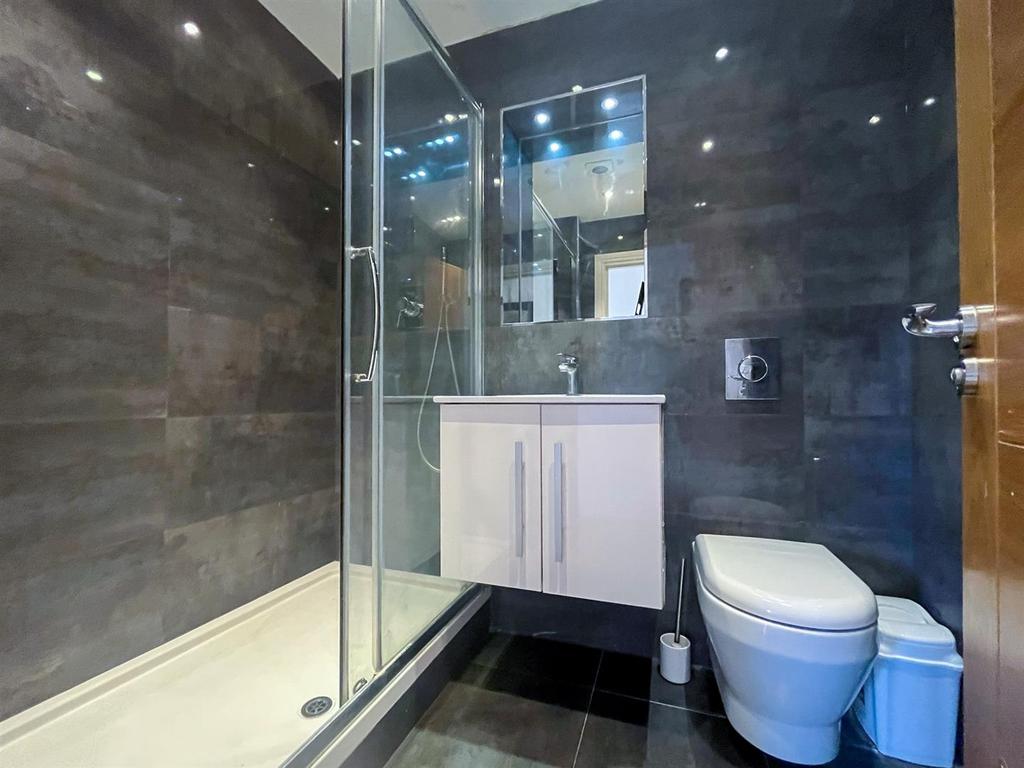 Bathroom 2 (1 of 1).jpg