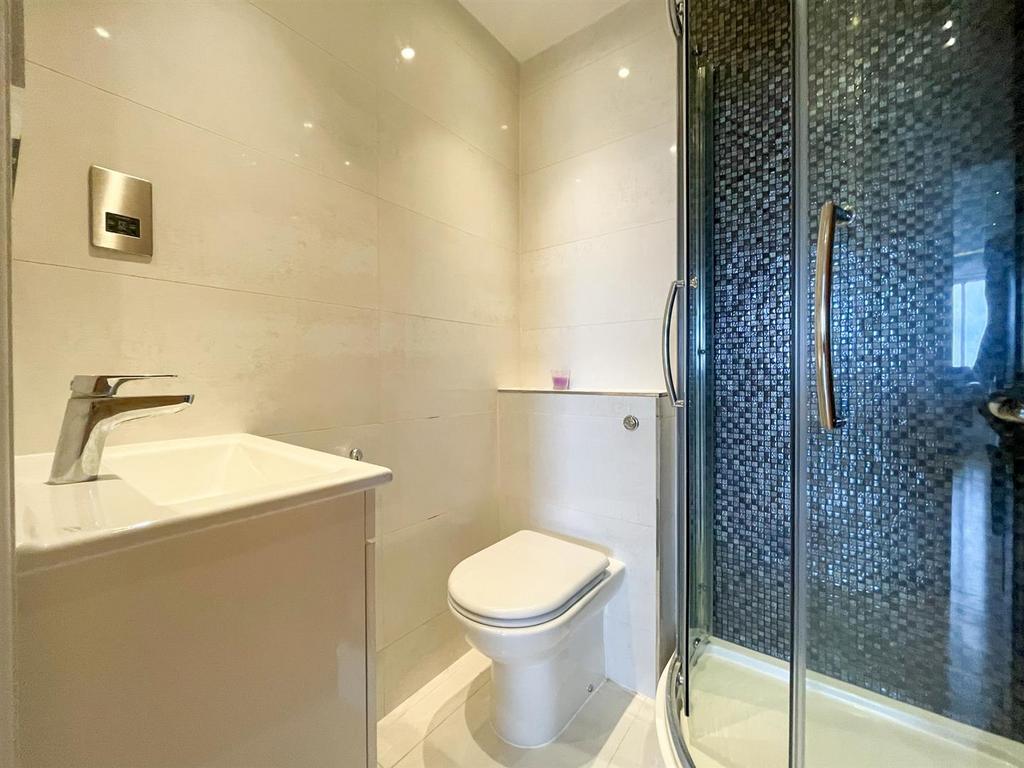 Bathroom 1 (1 of 1).jpg