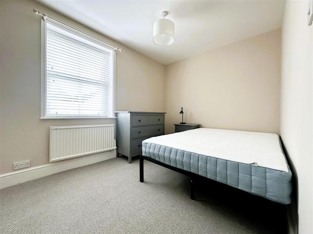 Bedroom 1.jpg