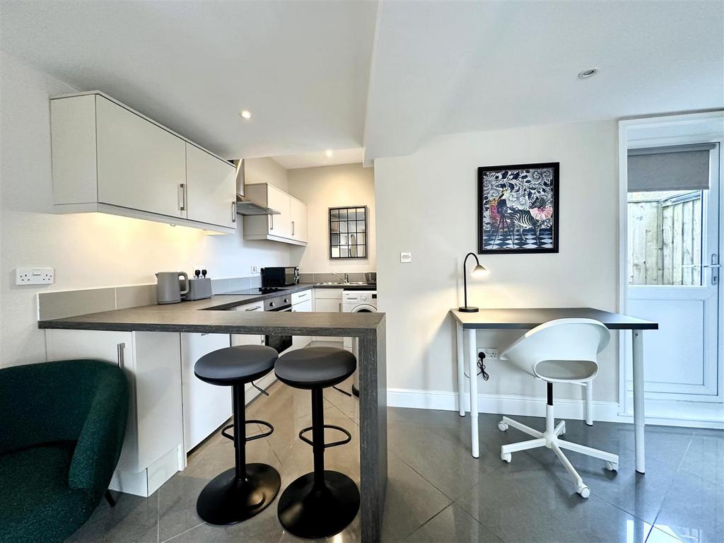 Kitchen Lounge.jpg