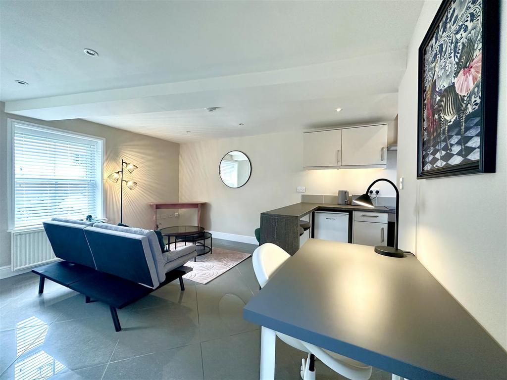 Lounge II.jpg