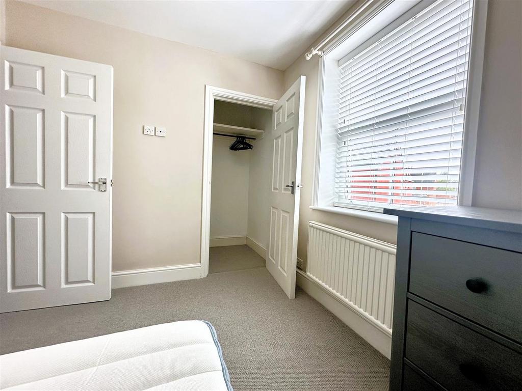Bedroom 1 II.jpg