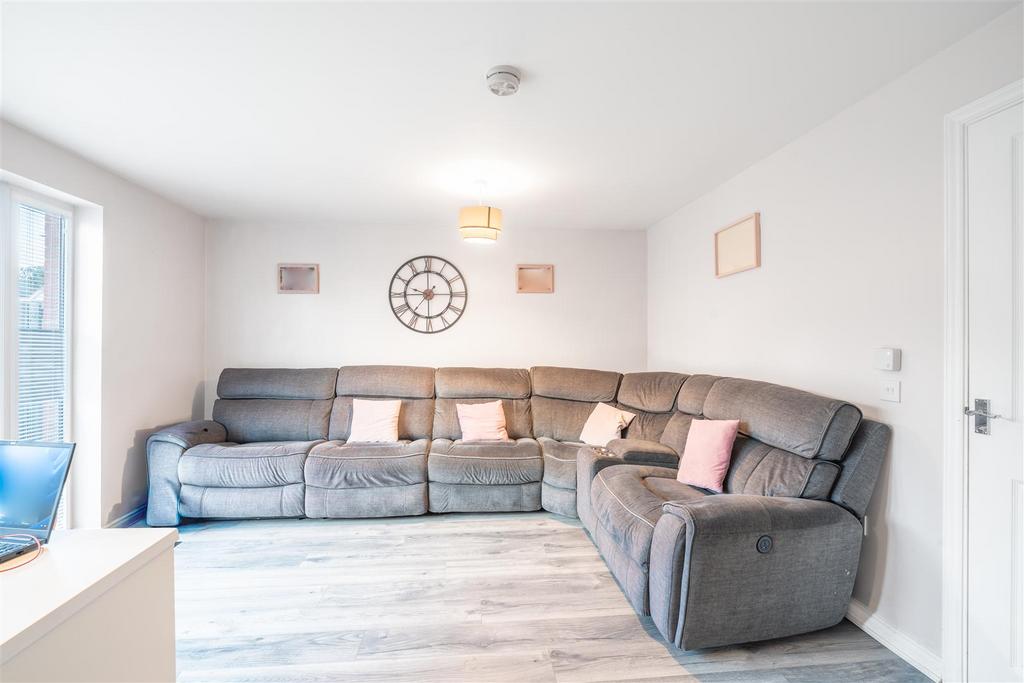 Lounge-1.jpg
