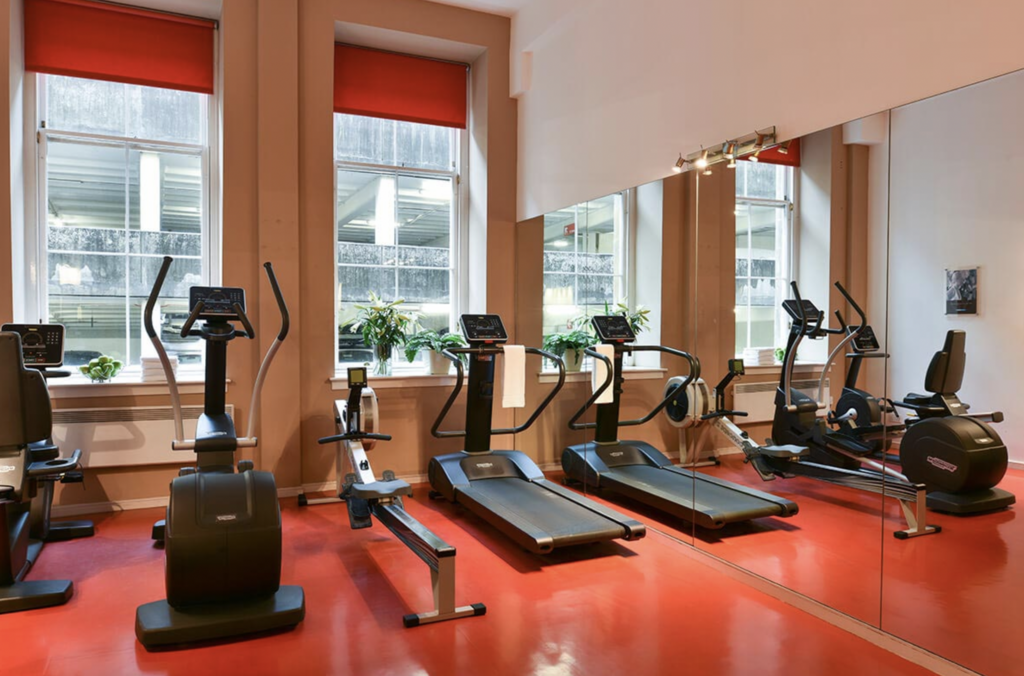 Luxury 1 Bedroom Deluxe - Fully Furnished Apartment - View 6