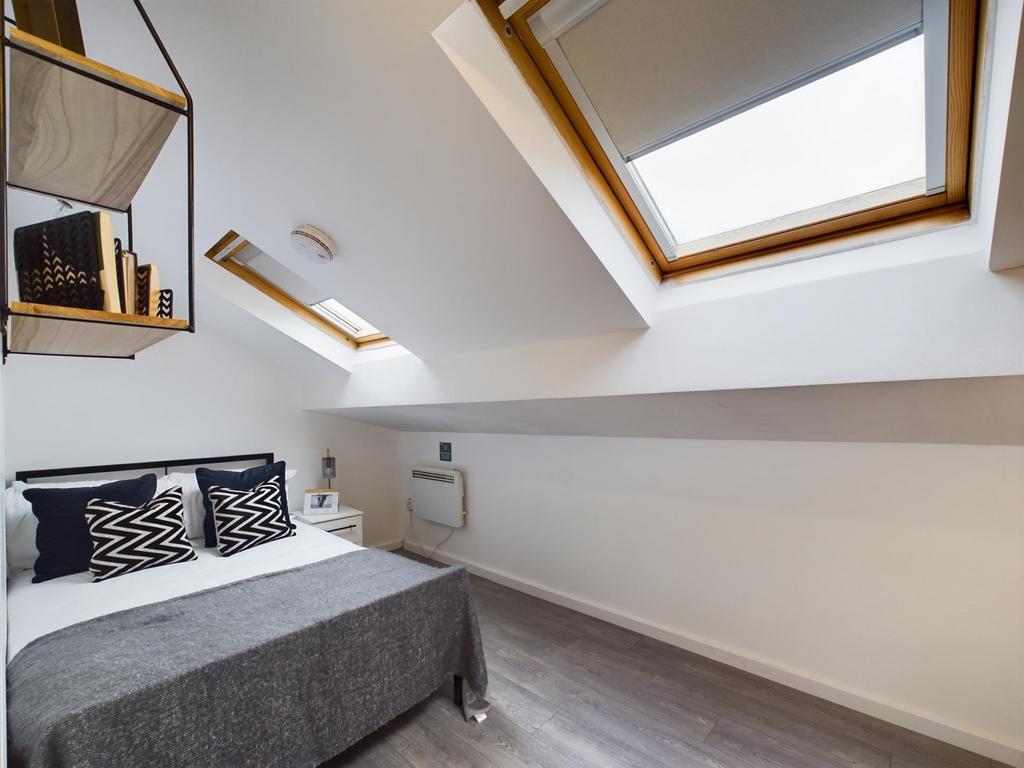Bright and cozy bedroom with attractive skyligh...