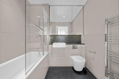 2 bedroom flat to rent, John Harrison Way, London