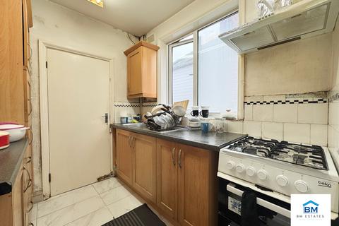 3 bedroom semi-detached house for sale, Crown Hills Avenue, Leicester LE5
